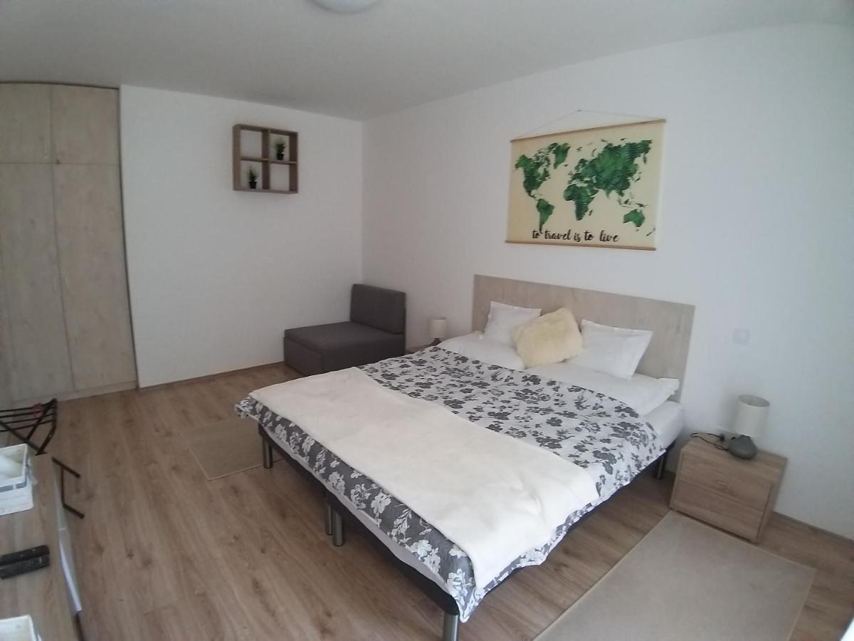 Helios Apartman Szeged Apartment Bagian luar foto