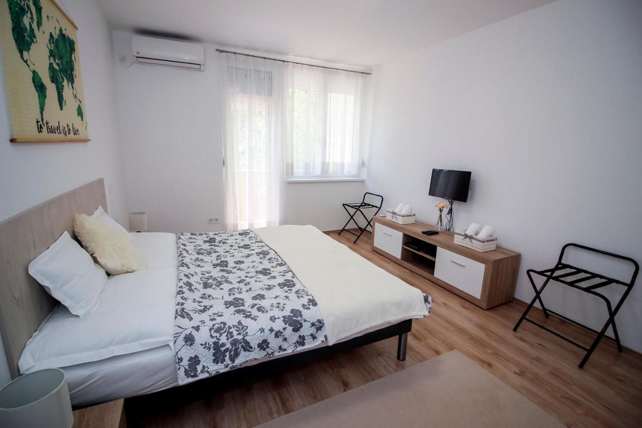 Helios Apartman Szeged Apartment Bagian luar foto